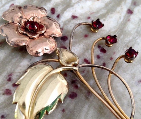 Vintage Modernist 10K Pink & Gelb Gold-Filled Signierte Designer Harry Ishkin Übergroße Blumenbrosche Vintage Modernist 10K Pink & Gelb Gold-Filled Signierte Designer Harry Ishkin Übergroße Blumenbrosche von O2Vintage