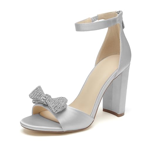 OAUSZC Damen Peep Toe Satin Hochzeitssandalen Blockabsatz Schleifen Strass Brautschuhe mit Reißverschluss,Silber,43 EU OAUSZC Damen Peep Toe Satin Hochzeitssandalen Blockabsatz Schleifen Strass Brautschuhe mit Reißverschluss,Silber,43 EU von OAUSZC