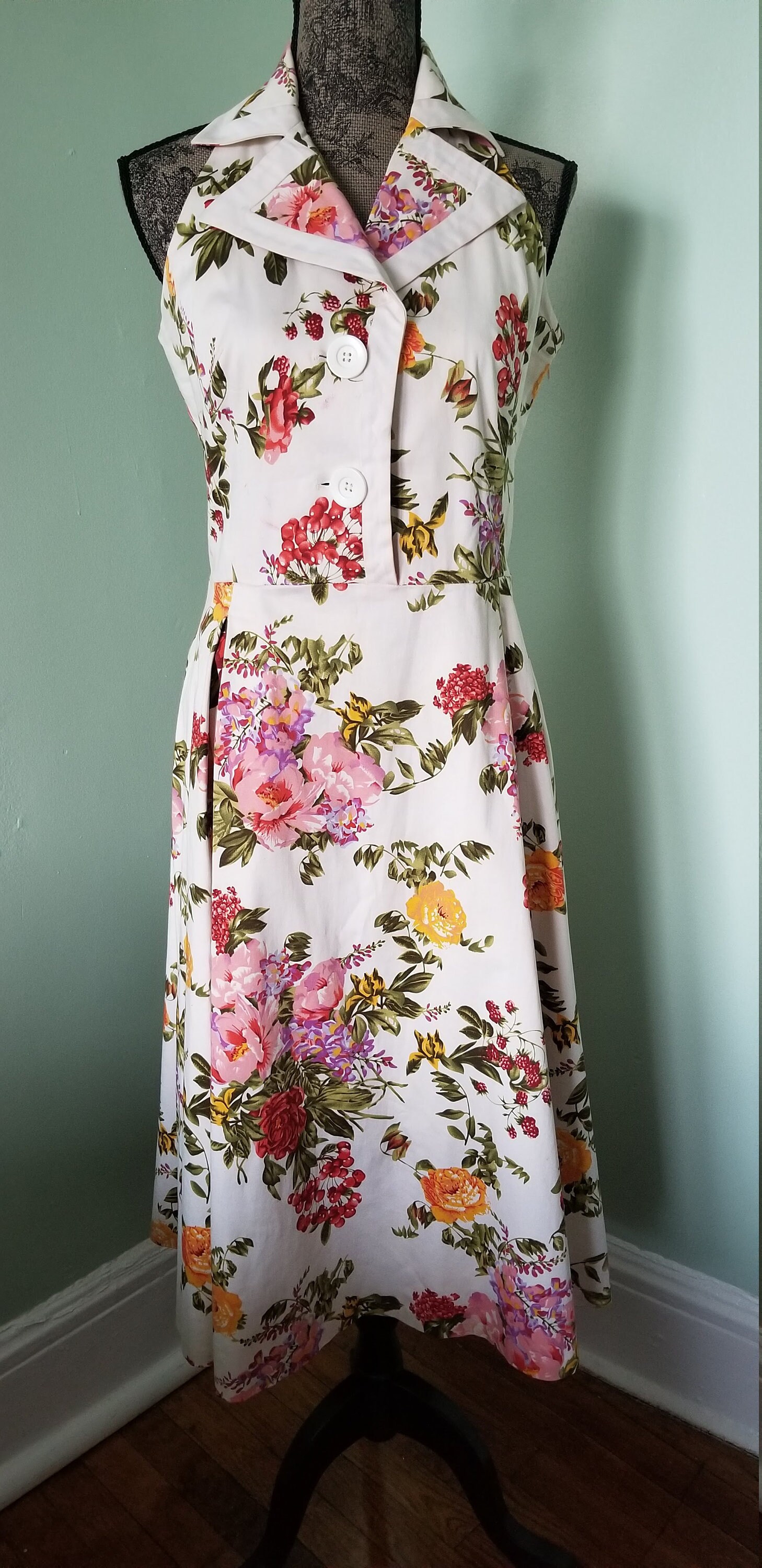 Floral Neckholder-Kleid Von Neuen Saison-Medium Floral Neckholder-Kleid Von Neuen Saison-Medium von OAVWare