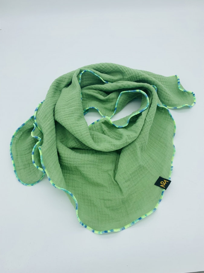 Kids Schal Aus Musselin in Hellgrün Mit Grün Buntem Saum von OBERMUTTI