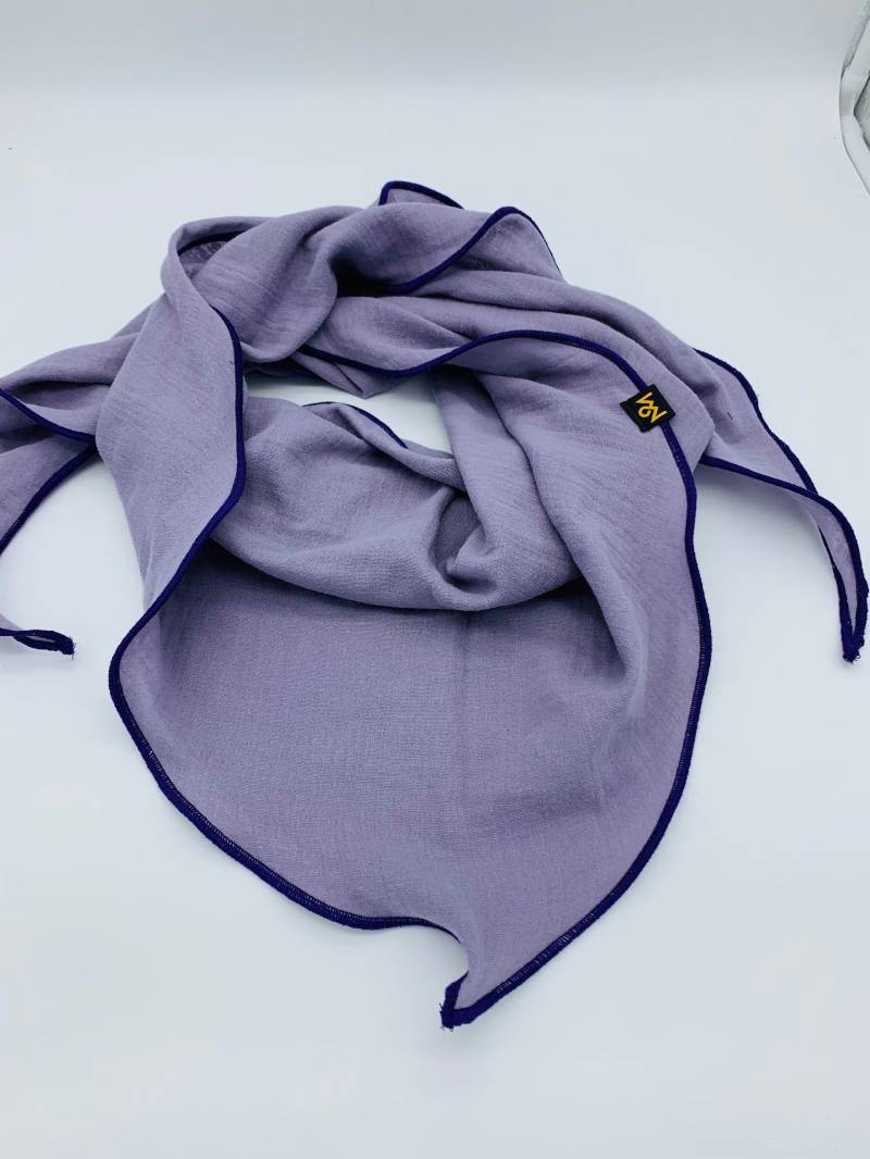 Schal Aus Baumwollmusselin in Lila Und Saum Schal Aus Baumwollmusselin in Lila Und Saum von OBERMUTTI