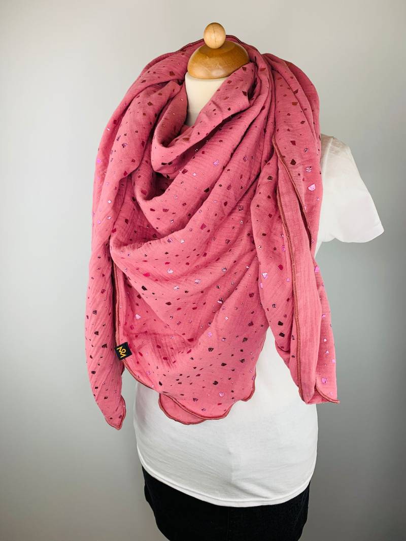 xxl Schal Aus Baumwollmusselin in Altrosa Mit Glitzer Flakes xxl Schal Aus Baumwollmusselin in Altrosa Mit Glitzer Flakes von OBERMUTTI