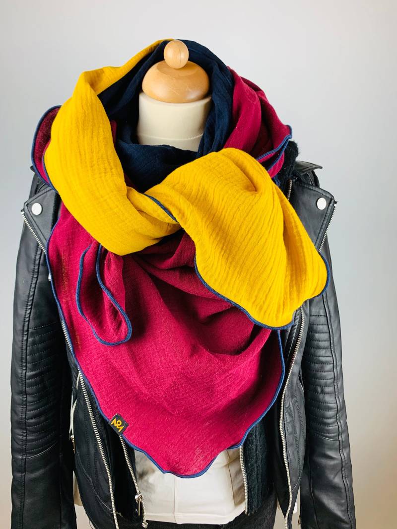 xxl Schal Aus Baumwollmusselin in Bordeaux, Senfgelb Und Dunkelblau xxl Schal Aus Baumwollmusselin in Bordeaux, Senfgelb Und Dunkelblau von OBERMUTTI