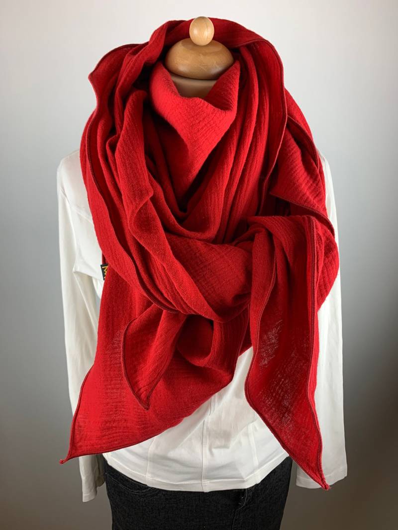 xxl Schal Aus Baumwollmusselin in Rot Mit Kirschrotem Saum von OBERMUTTI