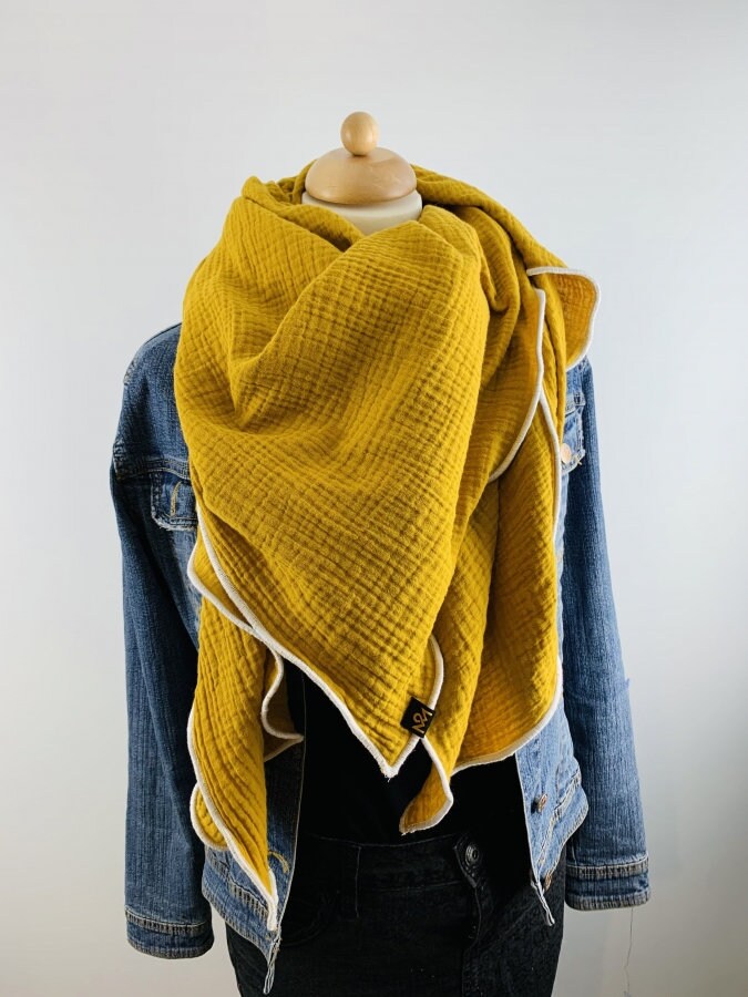 xxl Schal Aus Baumwollmusselin in Senfgelb xxl Schal Aus Baumwollmusselin in Senfgelb von OBERMUTTI