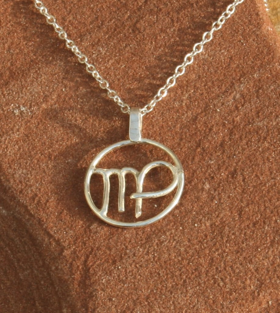Handgefertigte Sternzeichen-Anhänger Aus Sterlingsilber Handgefertigte Sternzeichen-Anhänger Aus Sterlingsilber von OBInfinityJewellery