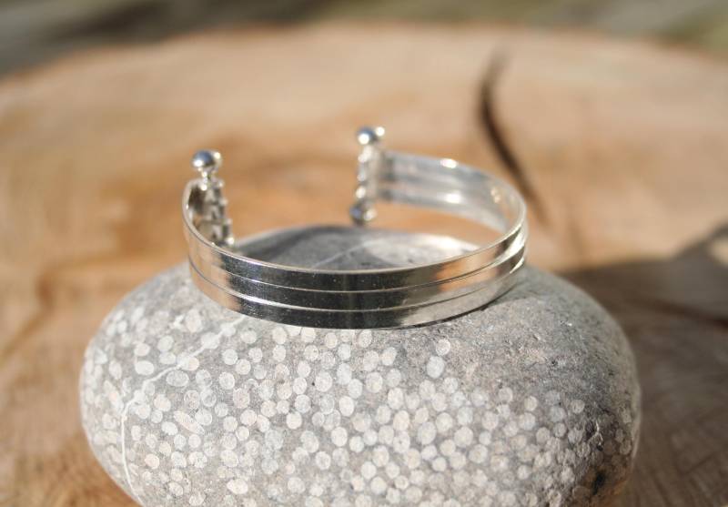 Massive Sterling Silber Drei Gebändert Armspange, Punziert Massive Sterling Silber Drei Gebändert Armspange, Punziert von OBInfinityJewellery