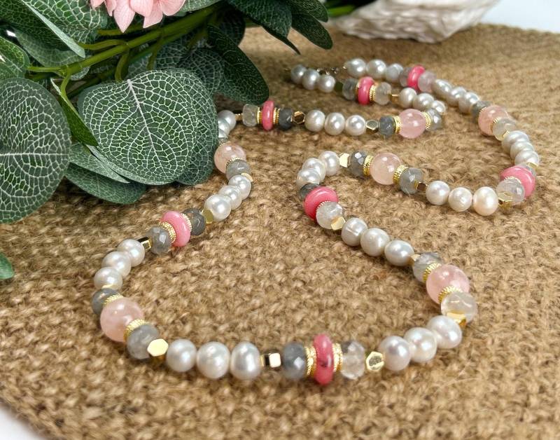 Perlenkette Im Boho-stil Aus Süßwasserperlen Und Verschiedenen Natürlichen Edelsteinen in Rosatönen Vergoldeten Perlen von OBolisse