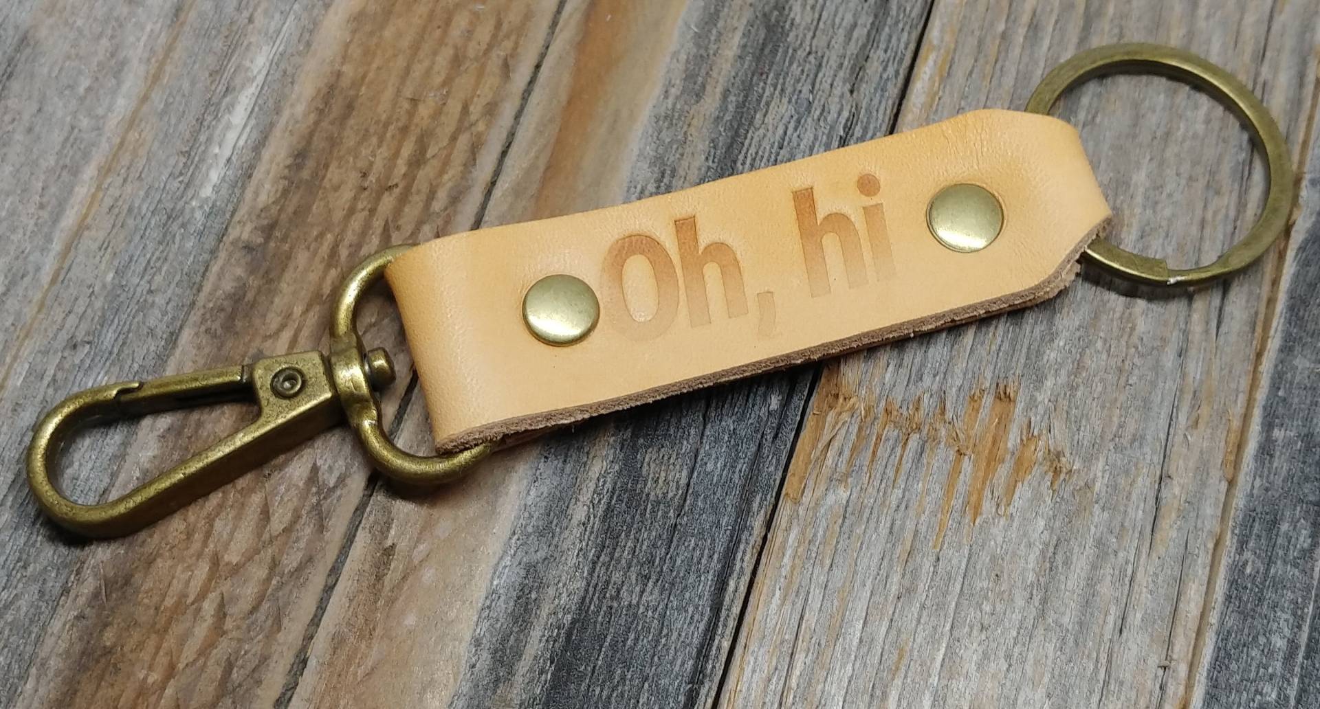 "Oh, Hi Gravierte Personalisierte Schlüsselanhänger Instagram Slogan "Oh, Hi"." von OCCafeRacer