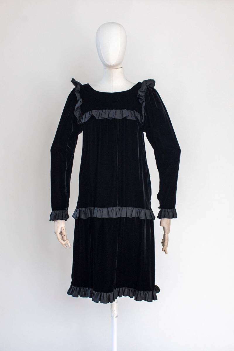 1980S Yves Saint Laurent Abendkleid Aus Schwarzem Samt-Taft von ODanubeVintage