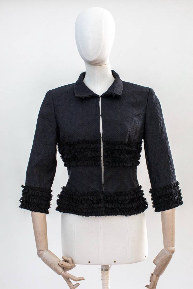 Ungaro Taillierte Kurzjacke Schwarzer Gothic Seidenblazer Vintage Designer Ungaro Taillierte Kurzjacke Schwarzer Gothic Seidenblazer Vintage Designer von ODanubeVintage