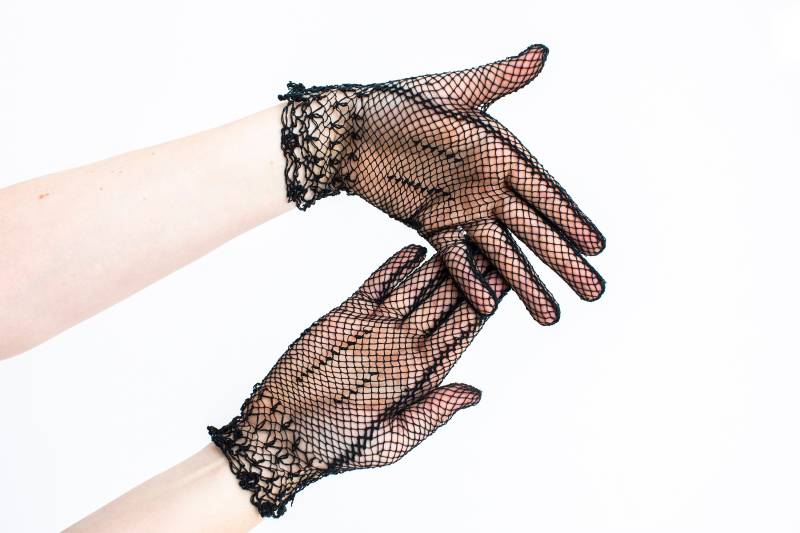 Vintage Schwarze Gehäkelte Netz Handschuhe Gothic Kostümzubehör Vintage Schwarze Gehäkelte Netz Handschuhe Gothic Kostümzubehör von ODanubeVintage