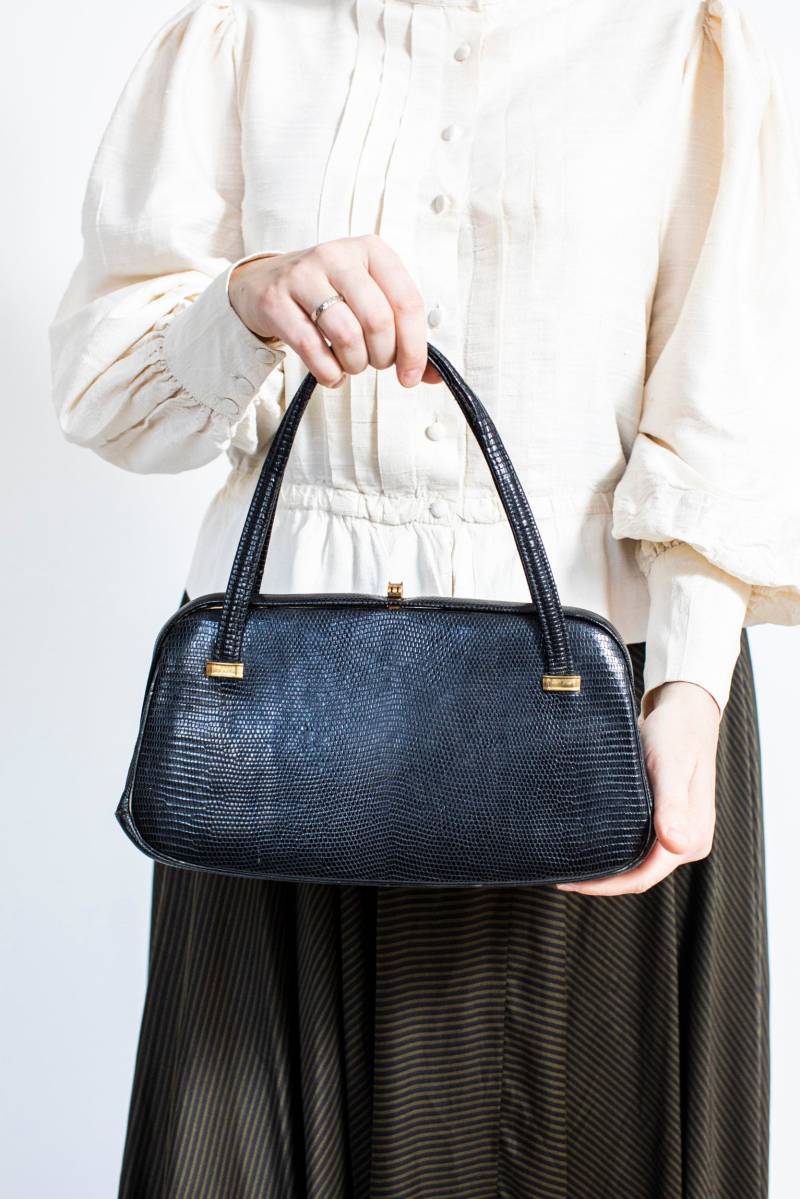Vintage Schwarz Leder Top Henkel Tasche 1970S Bronze Detail Geldbörse von ODanubeVintage