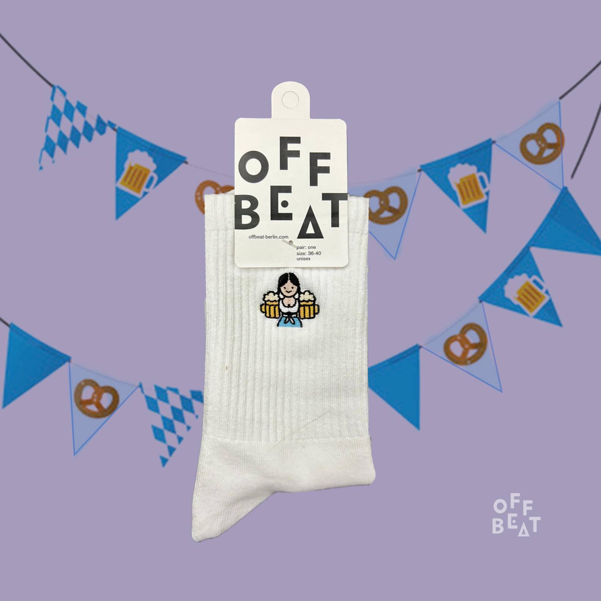 Gestickte Socken Wiesn-Kellnerin | Aus 75% Gekämmter Baumwolle Gestickte Socken Wiesn-Kellnerin | Aus 75% Gekämmter Baumwolle von OFFBEATberlin