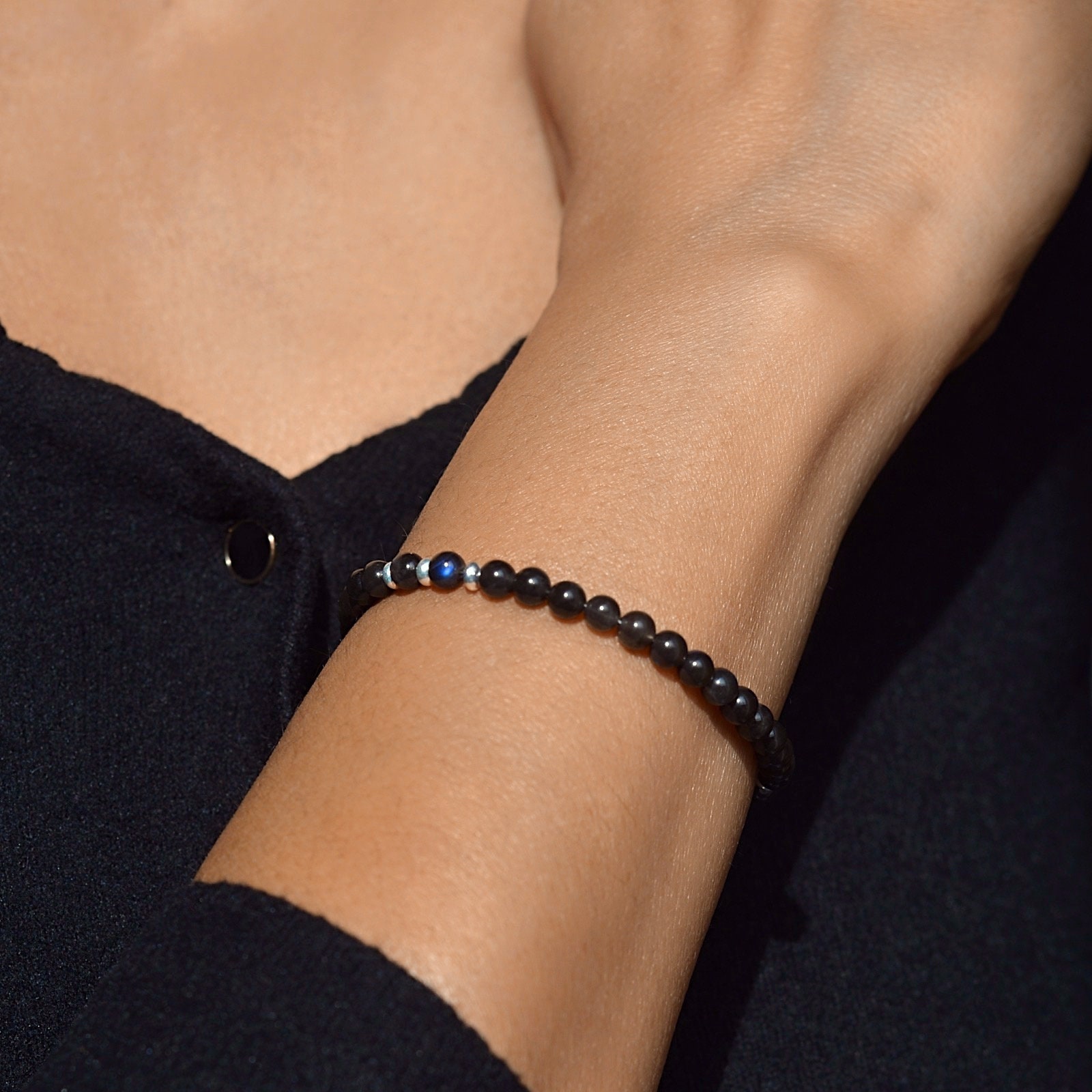 Schwarzes Labradorit-Perlenarmband | Natürlicher Labradorit Edelstein Mit Blauen Blitzen 925Er Sterlingsilber Schutzstein Schwarzes Labradorit-Perlenarmband | Natürlicher Labradorit Edelstein Mit Blauen Blitzen 925Er Sterlingsilber Schutzstein von OFILAO