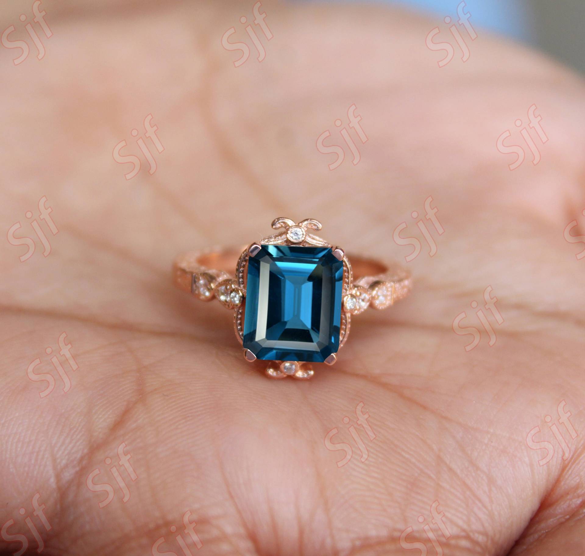 Natürlicher London Blue Topas Octagon 14K Rose Gold Überzogen 925 Silber Filigraner Verlobungsring Für Ihr Geburtstagsgeschenk von OGofJewelry