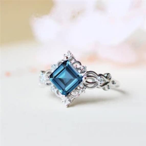 Natürlicher London Blue Verlobung Gold Ring, Schöne Prinzessin Cut Topaz "Ehering" Geschenk Für Die Liebe, Weihnachts Ring von OGofJewelry