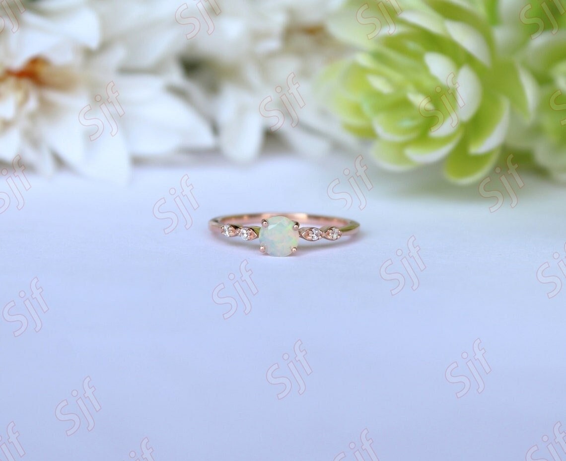 Opal Ehering Gold, Runder 5mm Aaa Natürlicher Verlobung Gold Ring, Solitär Goldring Für Sie, Geburtsstein Schmuck, Diamant Ring von OGofJewelry