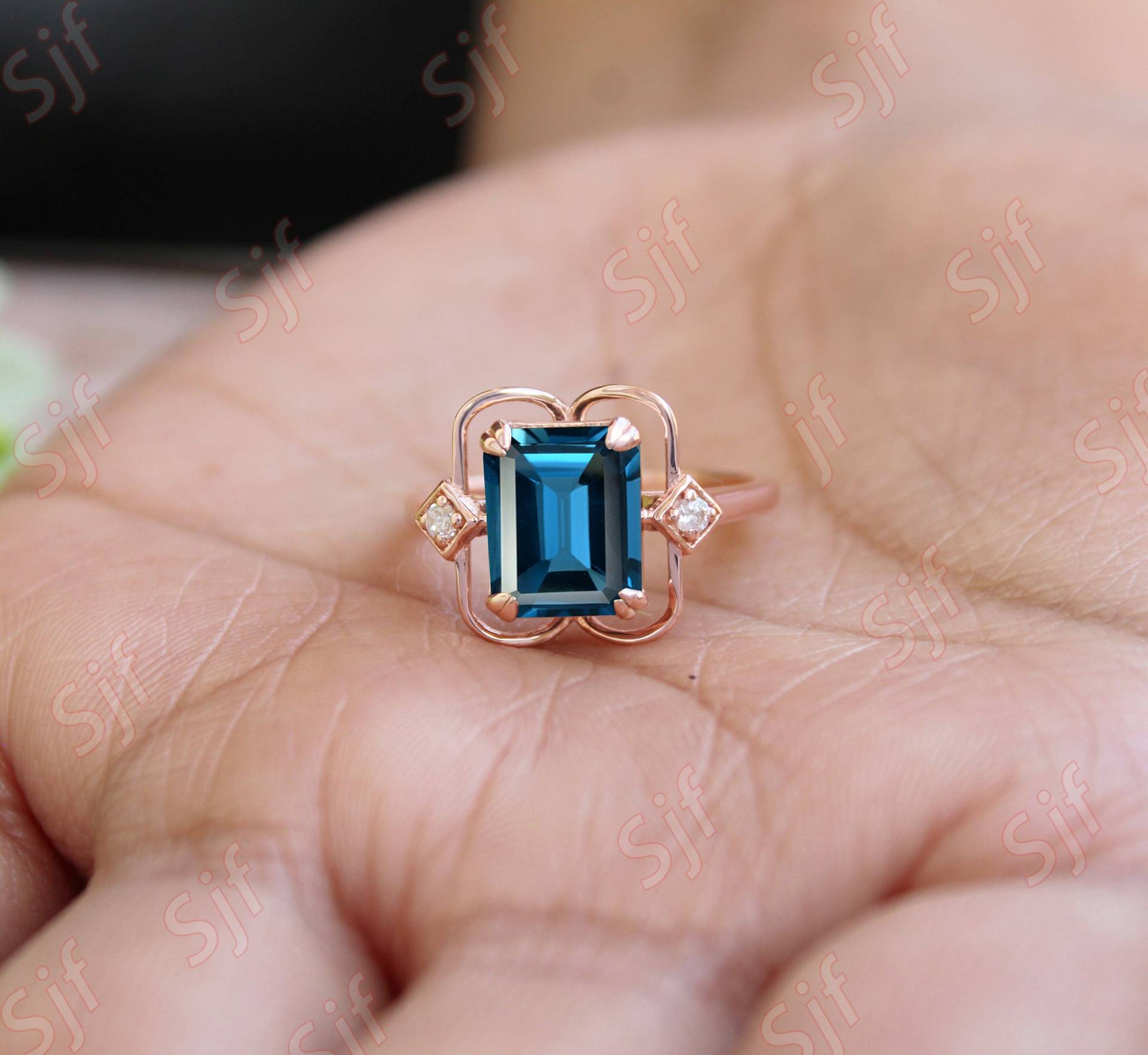 Wunderschöner Goldring, Oktagon 10x8mm Natural London Blue Topaz Gold Verlobungsring Für Sie, Art Deco Damen Schmuck, Geburtsstein Ring von OGofJewelry