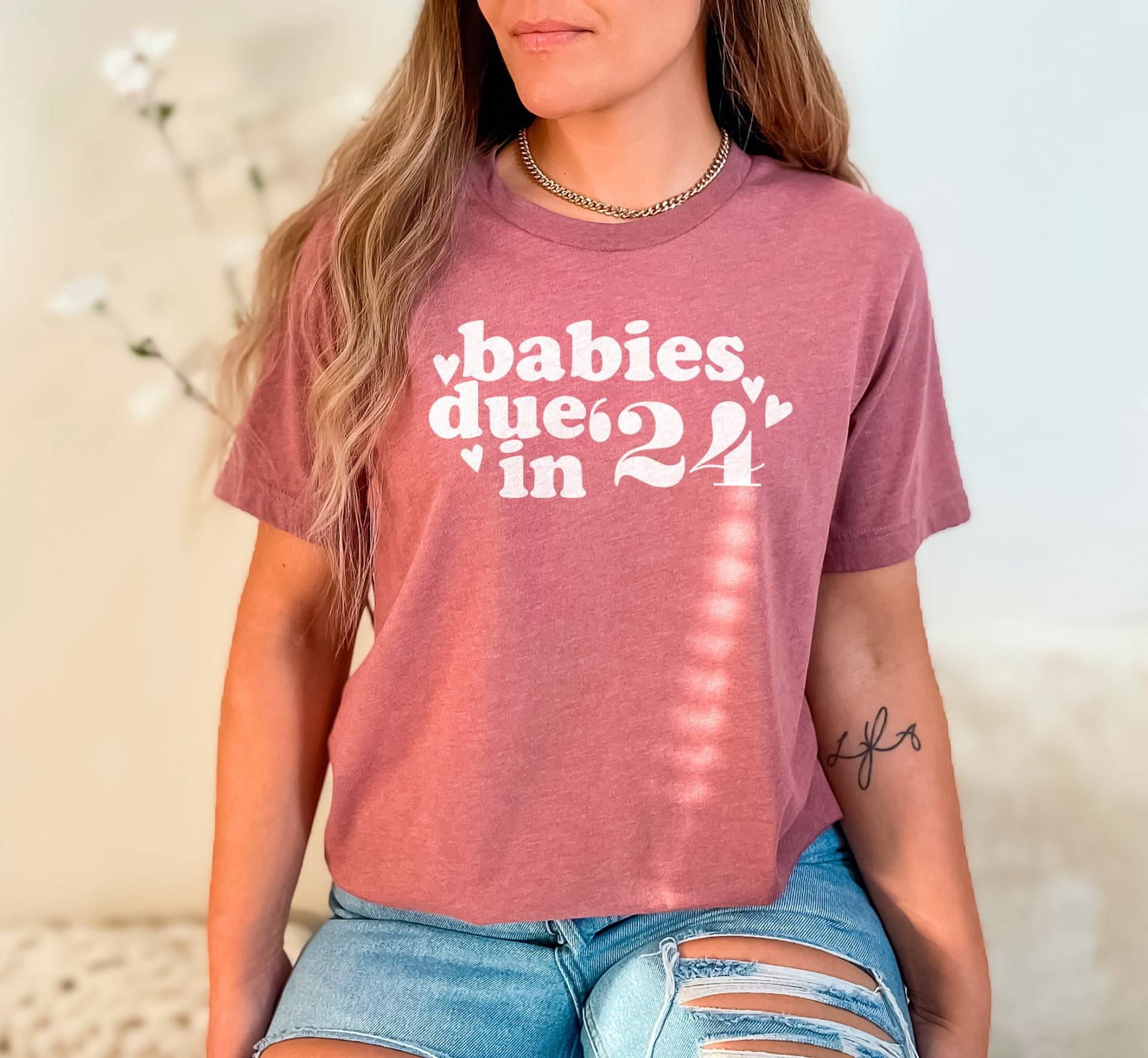 Babys Aufgrund in 24 Shirt, Erwarten Zwillinge Twin Mom Shirts, Muttertag Zwilling Schwangerschaft Mama T-Shirt, Niedliche Geschenke von OJEYAPPAREL