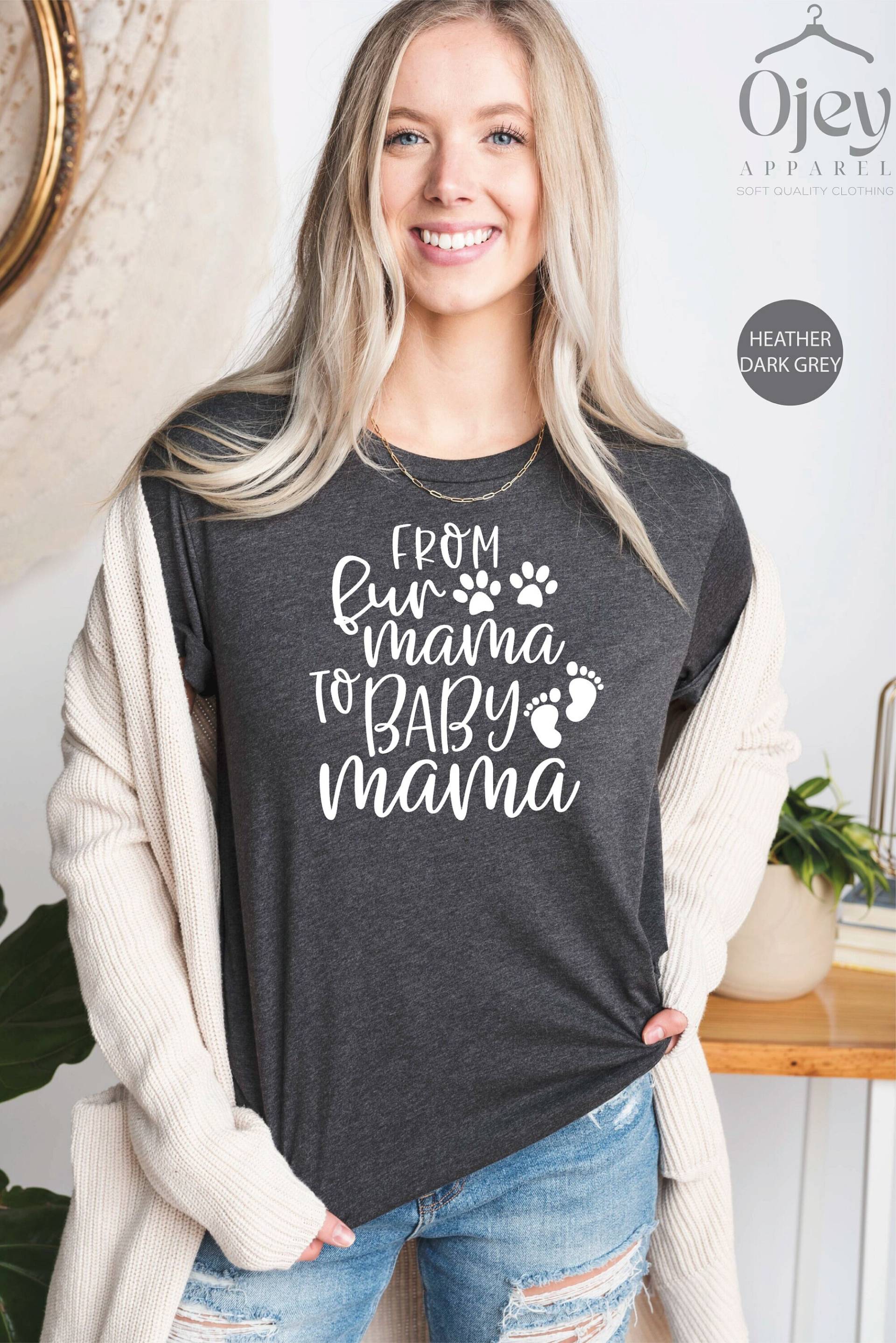 Hunde Shirt, Von Fell Mama Zu Babymama Schwangere Hundemama, Schwangerschaft Geschenk, Ankündigung Hund Shirt von OJEYAPPAREL