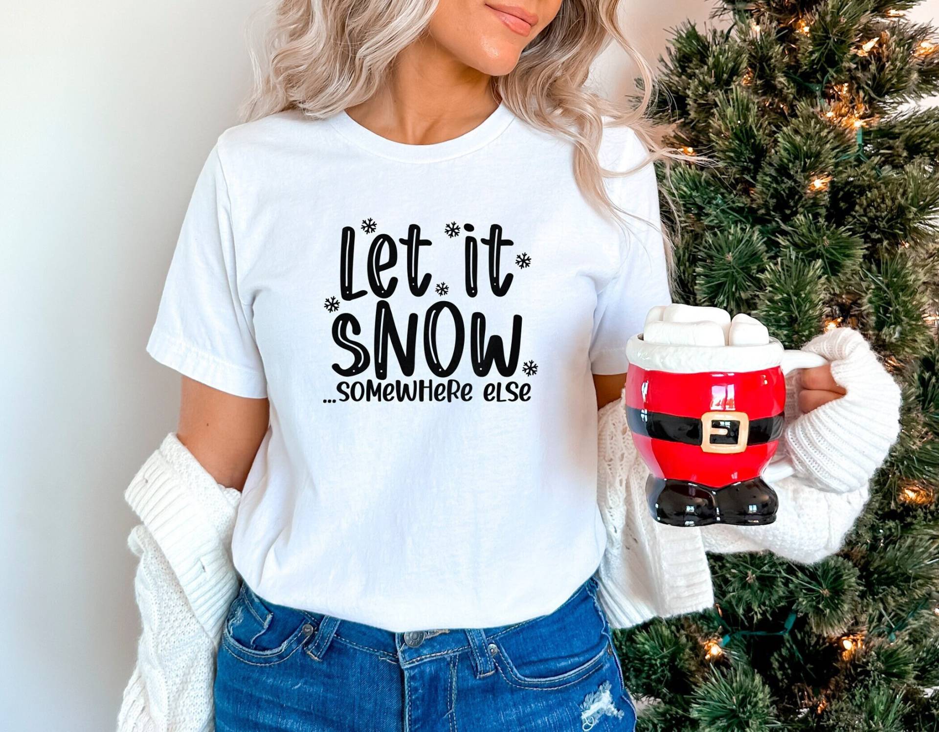 Let It Snow Somewhere Else Shirt, Weihnachten Rundhalsausschnitt, Lustige Weihnachtsshirts, Weihnachtshemden Für Frauen, Weihnachtsgeschenke von OJEYAPPAREL