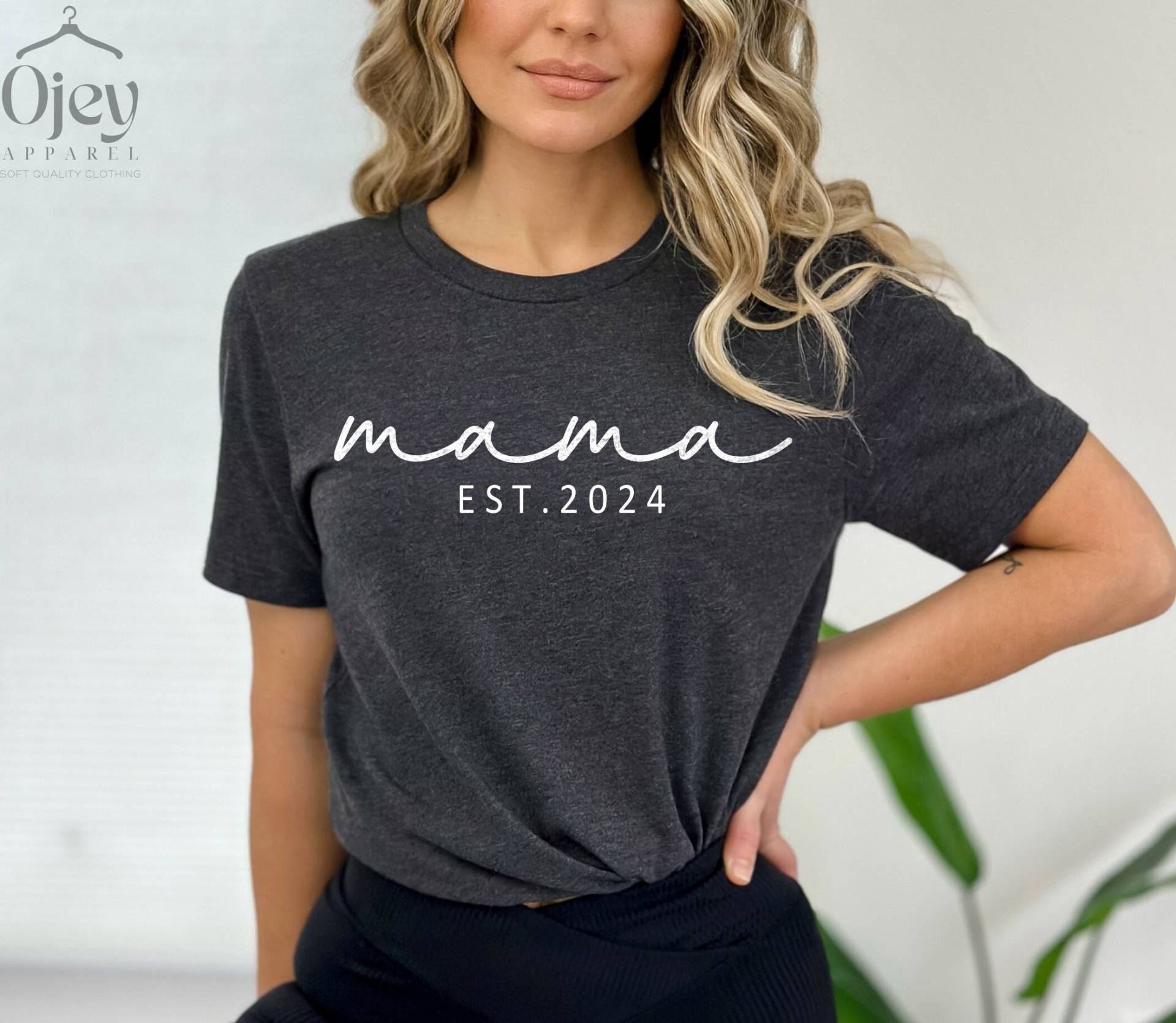 Mama Est Shirt, Benutzerdefinierte Individuell, Mutter Shirt Geschenk, Personalisiertes Hergestellt Geschenk Für Sie von OJEYAPPAREL