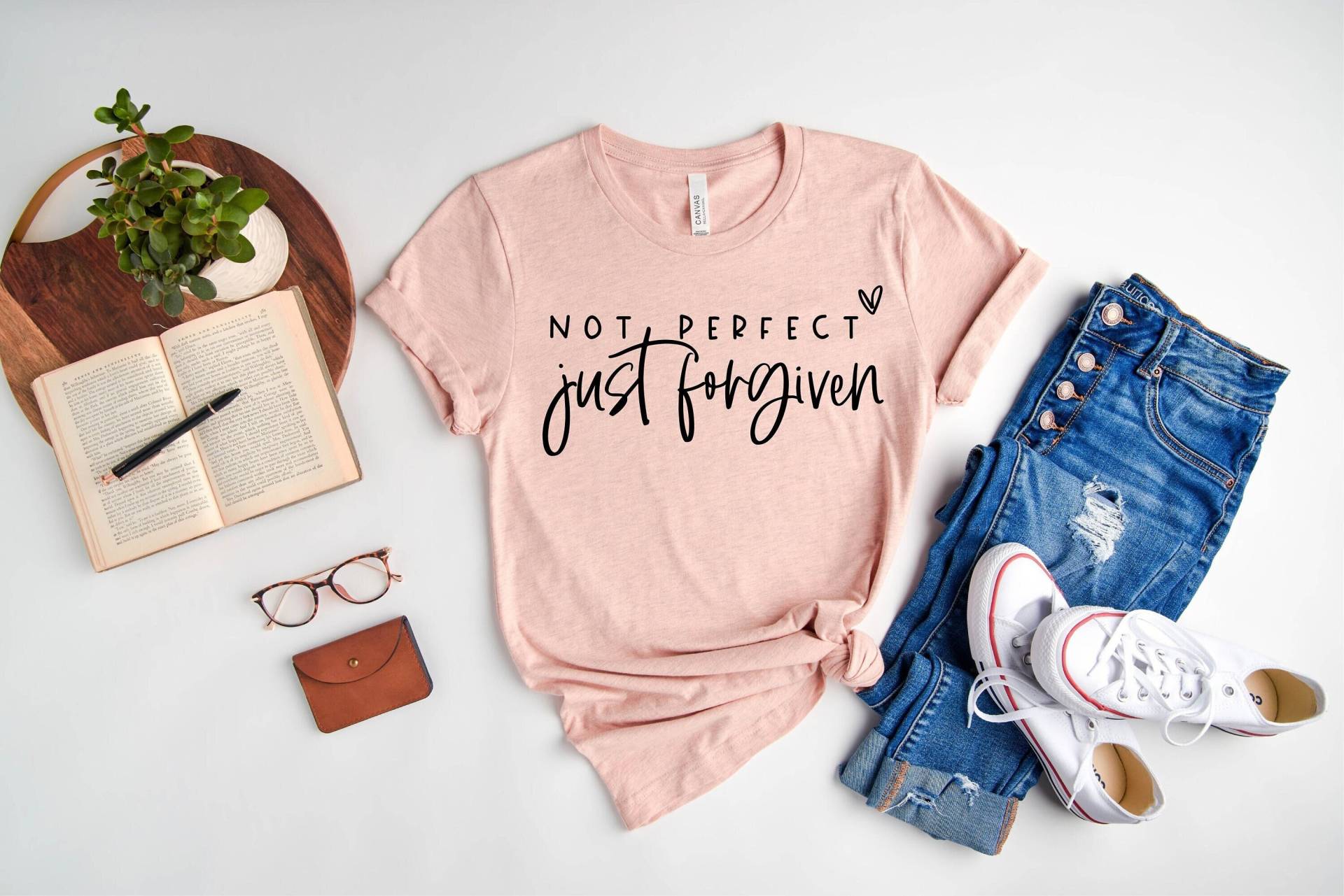 Nicht Perfekt Just Forgiven Shirt, Religiöses Christliches T-Shirt, Vergebenes Shirt Für Frauen, Jesus Shirts Sie von OJEYAPPAREL