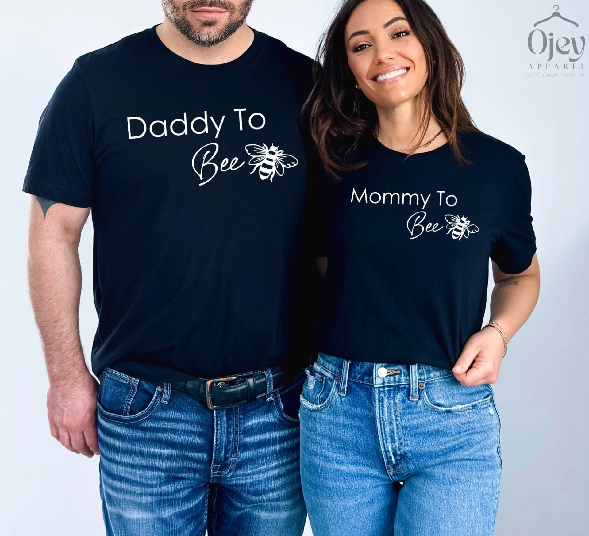 Papa Und Mama Zu Biene Shirts, Lustige Familie Shirt, Babyparty Schwangerschaft Offenbaren, Paar Passende Werdende Eltern Geschenke von OJEYAPPAREL