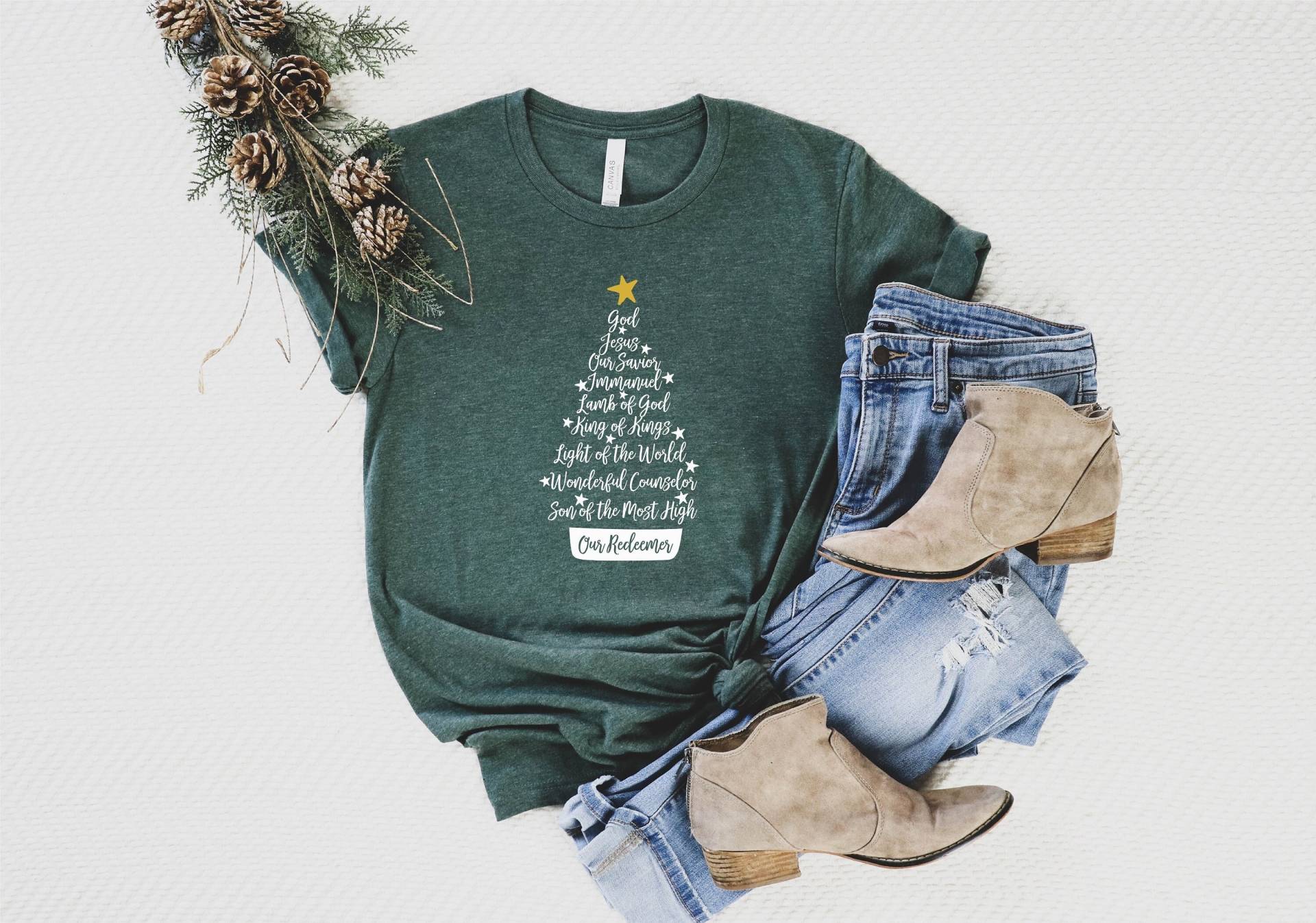 Weihnachten Christian Shirts, Namen Gottes Shirt, Von Jesus Weihnachtsbaum Frauen Weihnachts Shirt Geschenk von OJEYAPPAREL