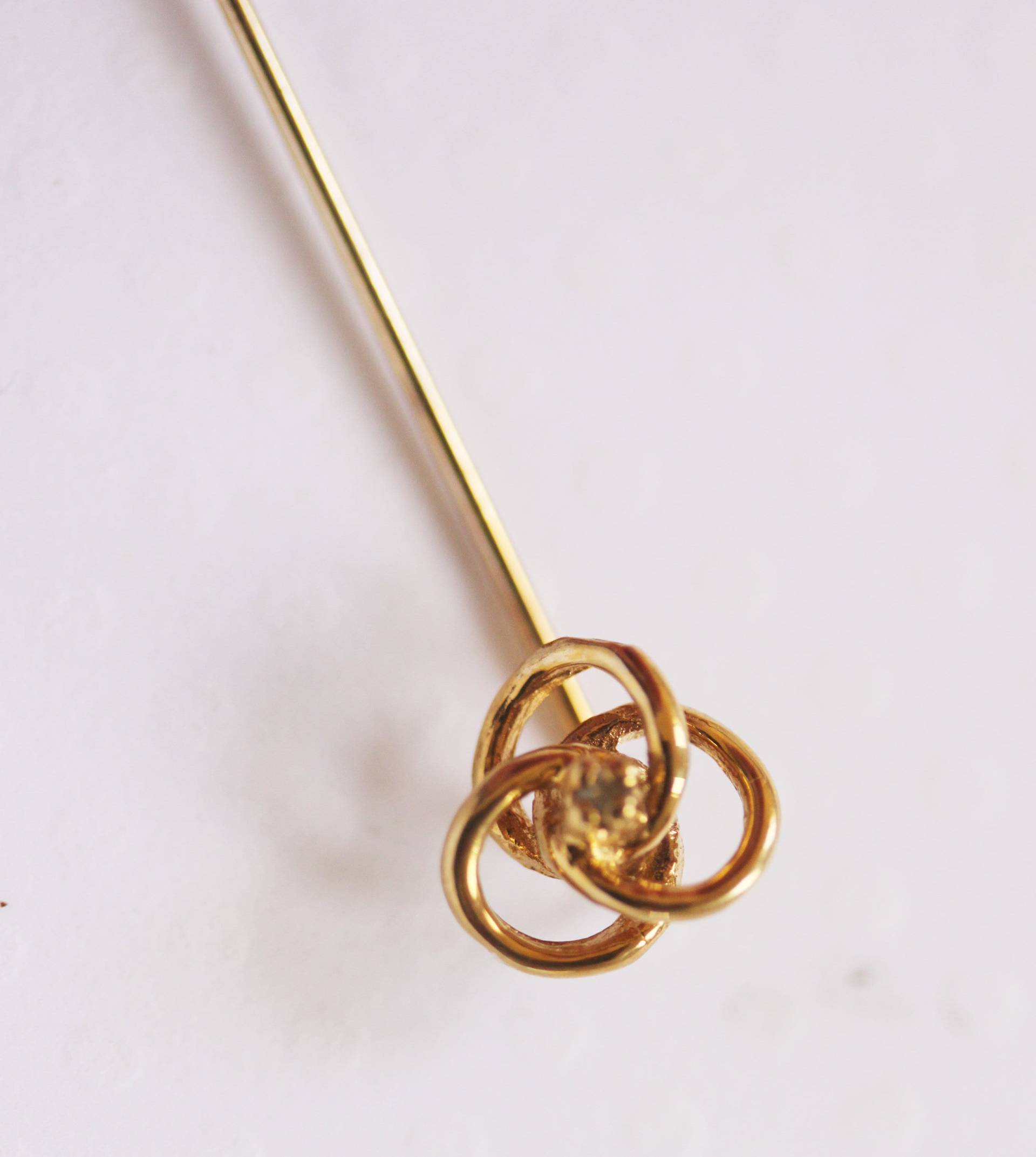 Vintage Vergoldete Infinity Stick Pin Mit Strass von OLDMOE