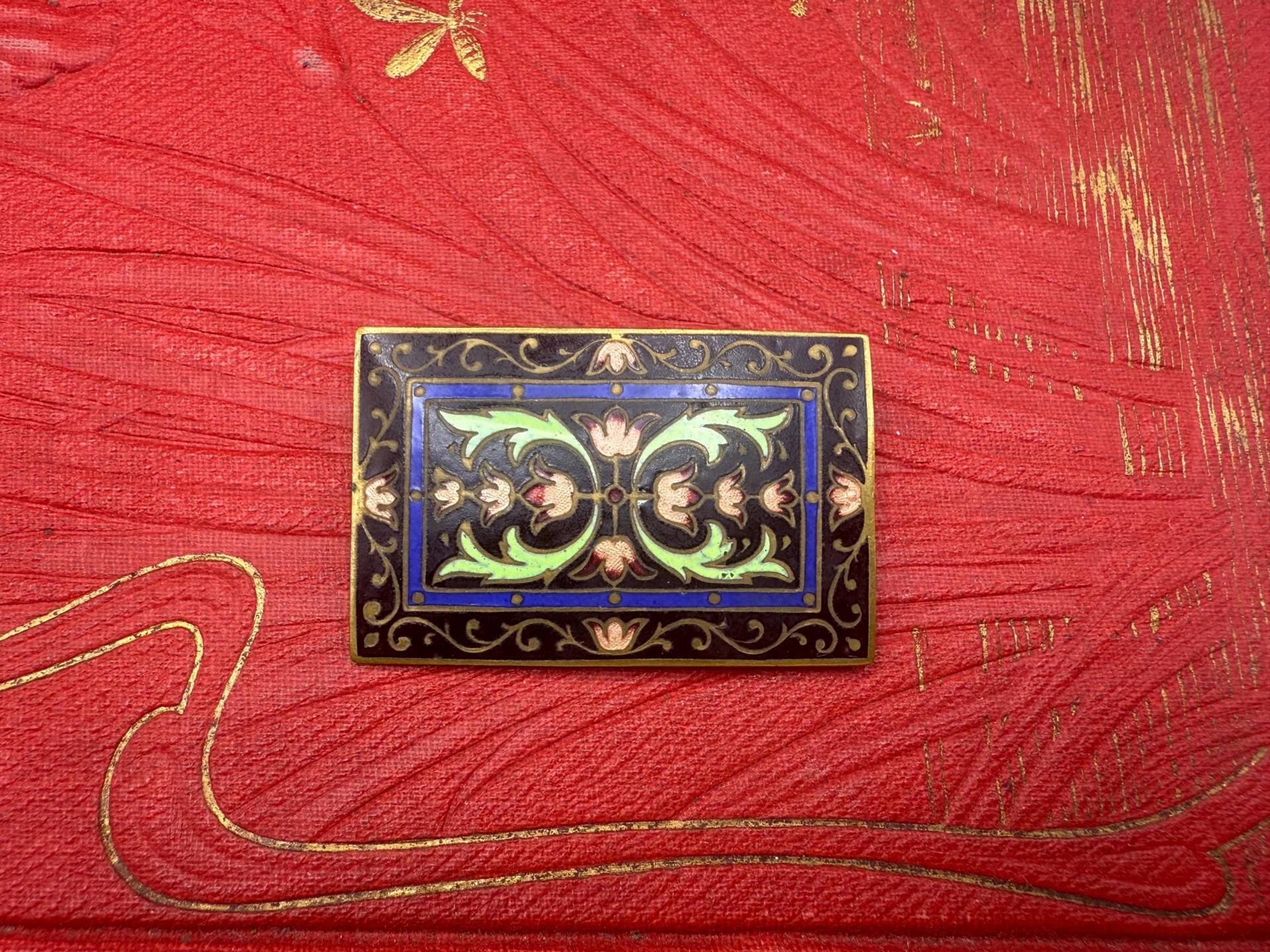 Antike Cloisonné-Emaille-Brosche in Kobaltblau, Schwarz Und Pink. Wunderschöne Brosche Für Damen Herren von OLGABRAVARD