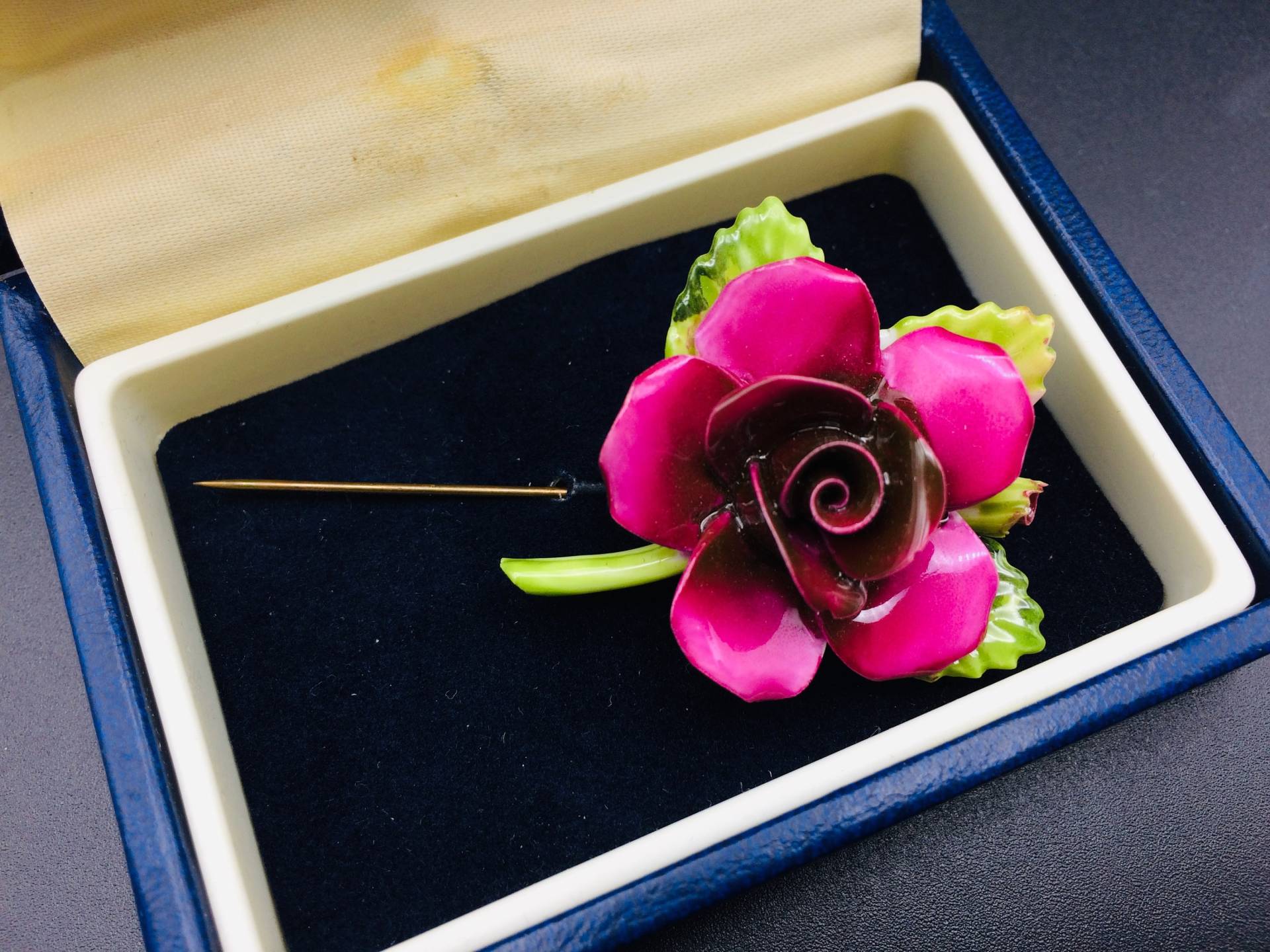 Coalport Porzellannadel Rosa Blume Mit Blatt. Für Schals Oder Mützen. Geschenk Für Frau von OLGABRAVARD