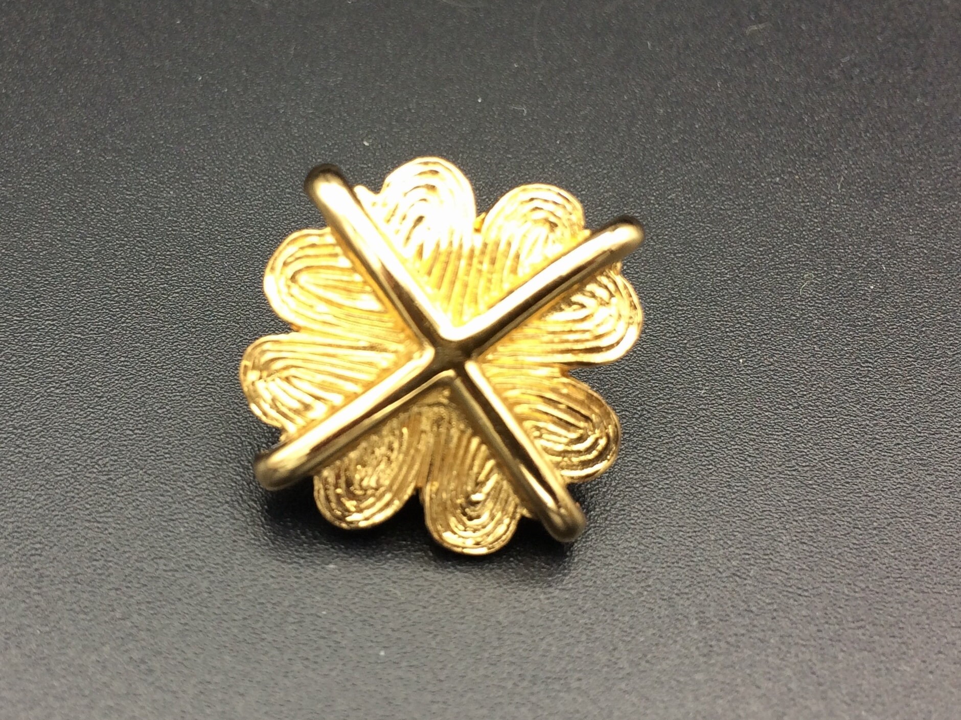 Guy Laroche Vintage Pin Brosche. 4 Herzen Aus Goldfarbenem Metall. Valentinstagsgeschenk. Valentinstag von OLGABRAVARD