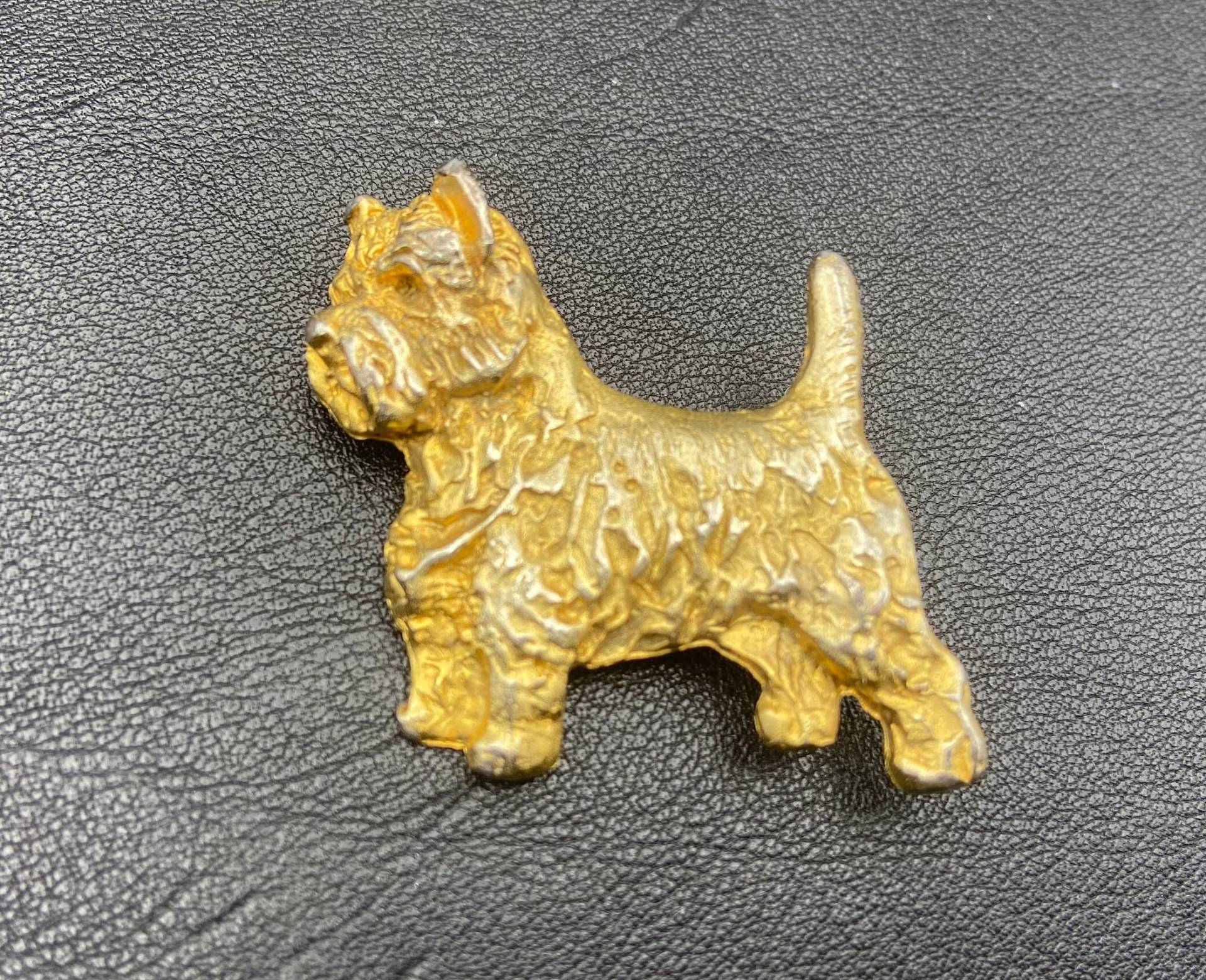 Vintage Scottie-Hundebrosche in Goldton. Unisex-Brosche von OLGABRAVARD