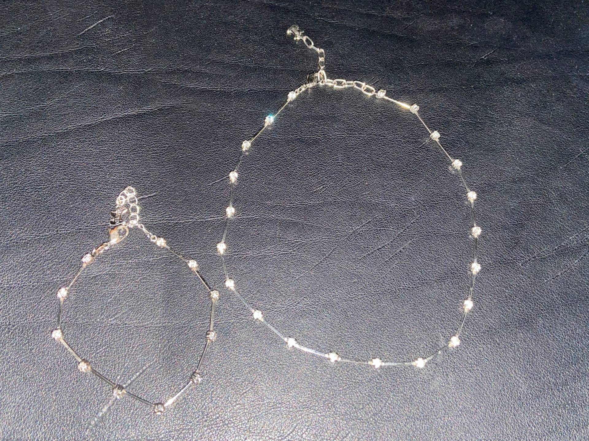Vintage Halskette Und Armband Signiert Agatha Paris. Mit Weißen Kristallen, Silberfarbene Kette. Für Damen von OLGABRAVARD