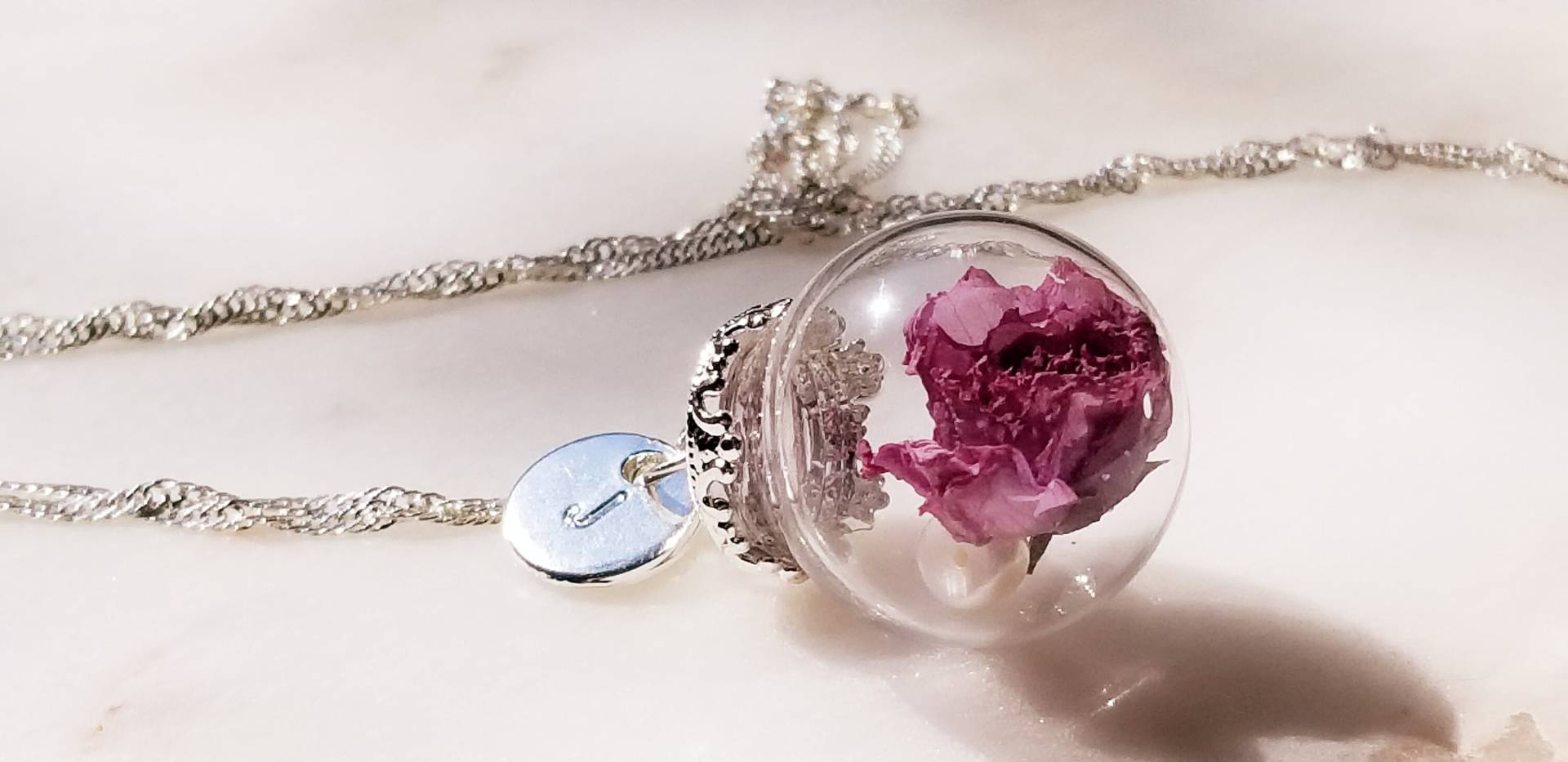 Natur Inspiriert/ Echte Blume/Kirschblüte Dehydriertes Terrarium Mit Mutterperlen Halskette Natur Inspiriert/ Echte Blume/Kirschblüte Dehydriertes Terrarium Mit Mutterperlen Halskette von OLIFECLASS