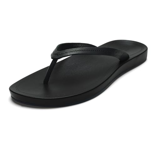 OLUKAI Lalahi Damen Leder Strand Sandalen Casual Everyday Flip Flop Leicht & Stützend Bogen Sauberes Design Weicher Komfort, Lava Rock/Lava Rock, 35 EU von OLUKAI