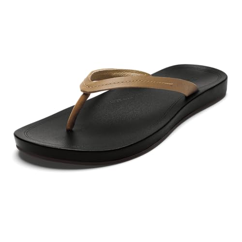 OLUKAI Lalahi Damen Leder Strand Sandalen Casual Everyday Flip Flop Leicht & Stützend Bogen Sauberes Design Weicher Komfort, Tan/Lava Rock, 41 EU von OLUKAI