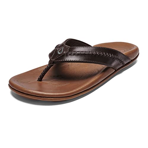 OLUKAI Mea Ola Herren Strandsandalen | Premium Leder Flip-Flop Slides | Kompressionsgeformtes Fußbett & bequeme Passform | lasergeätztes Design, Holzkohle / Fuchs, 47 EU von OLUKAI