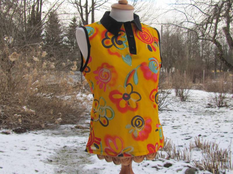 Vintage Bluse Größe S; Lebendiges Ärmelloses Top; Gelbe Dünne Synthetik Strick Stoff Mit Stilisierten Blumen; Gelb & Schwarz Ärmellose Poloshirts von OLaLaVintage