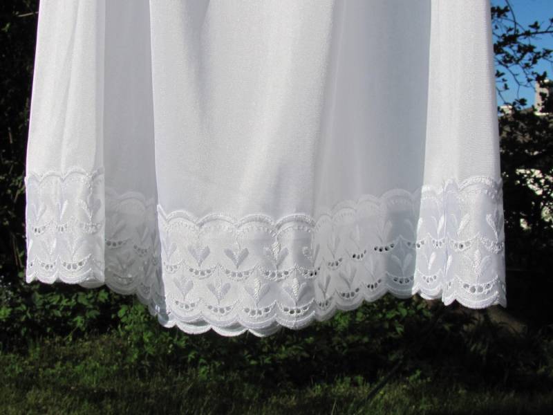 Vintage Halb Slip Dessous; Weißer Petticoat Mit Eyelet Lace Made in The U.k von OLaLaVintage