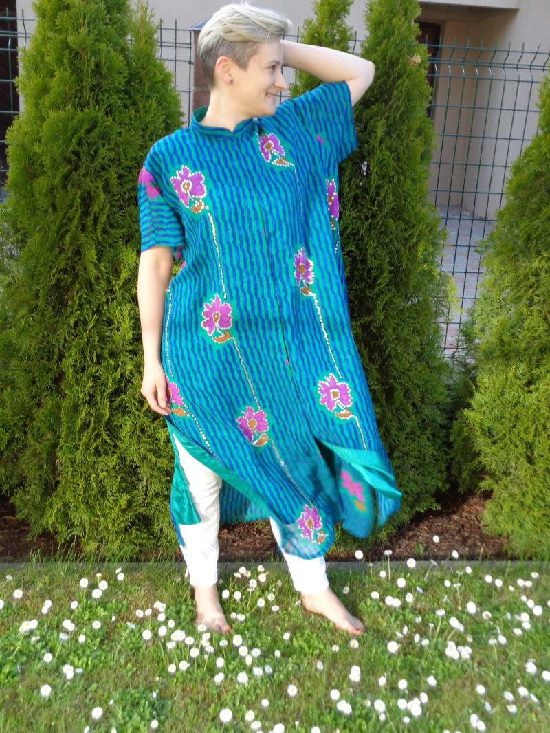 Vintage Kaftan Kleid, Handgemachtes Kleid Mit Blumen Und Pailletten von OLaLaVintage
