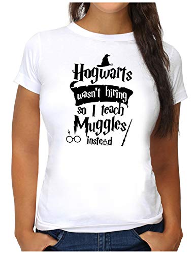 OM3® Hogwarts Wasn't Hiring so I Teach Muggles Instead T-Shirt | Damen | Fun Spruch Statement | M, Weiß von OM3