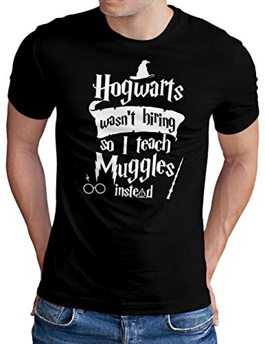 OM3® Hogwarts Wasn't Hiring so I Teach Muggles Instead T-Shirt | Herren | Fun Spruch | Schwarz, L von OM3