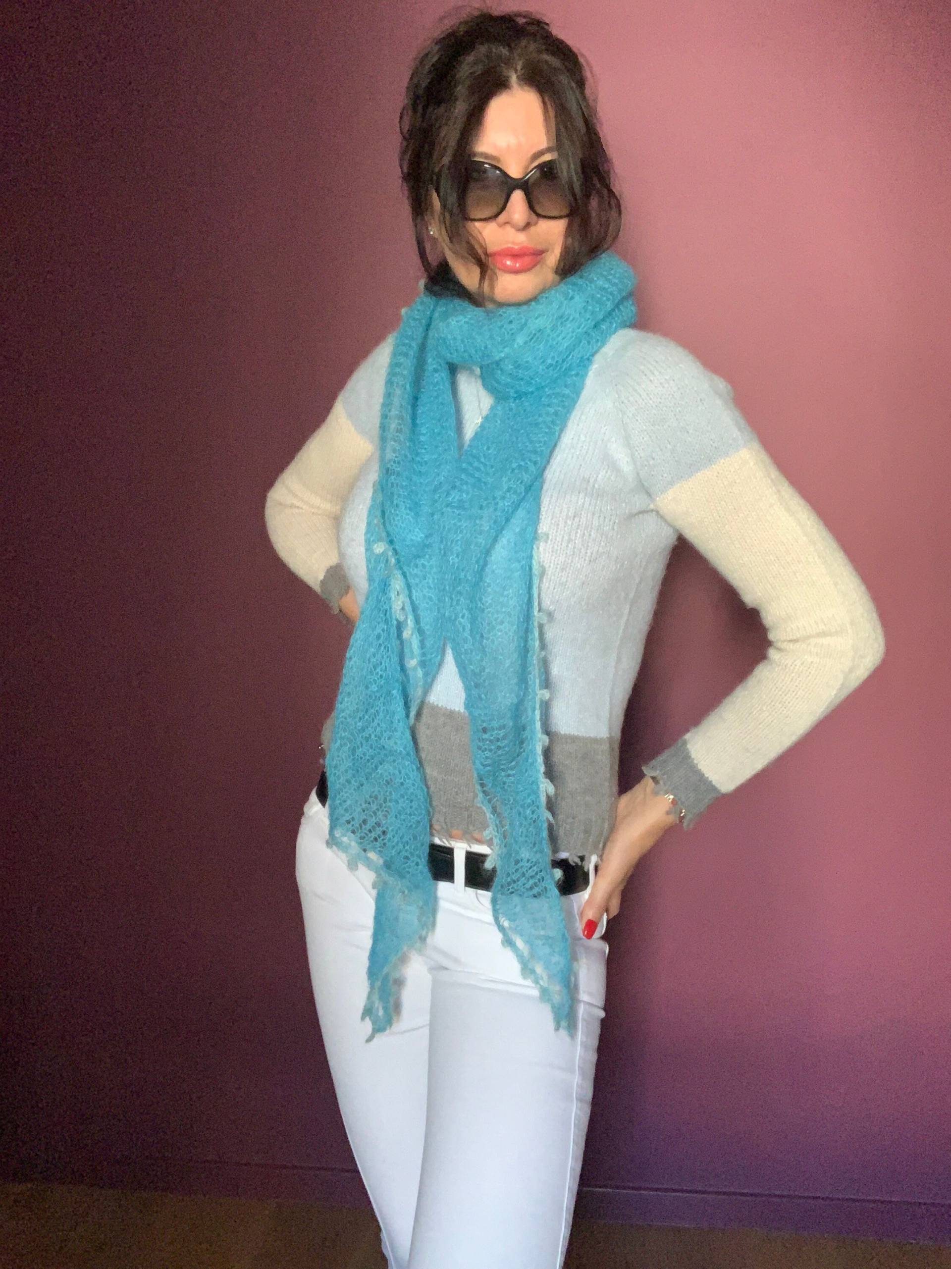 Blauer Handgefertigter Strickschal Aus Mohairseide, Schal, Pashmina Türkis Blauer Handgefertigter Strickschal Aus Mohairseide, Schal, Pashmina Türkis von OMAXDesign