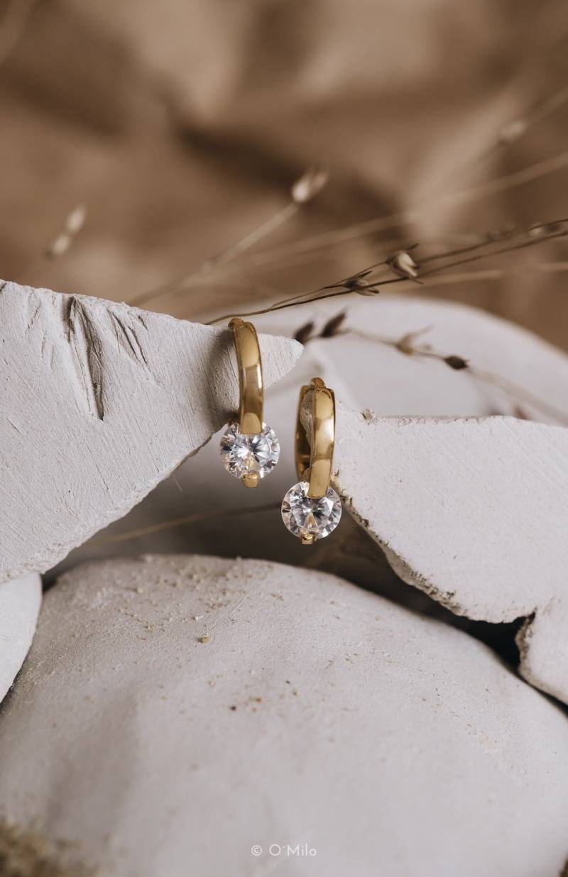 Diamant Huggie Creolen 18K Gold Vermeil Sterling Silber Ohrringe von OMiloStudio