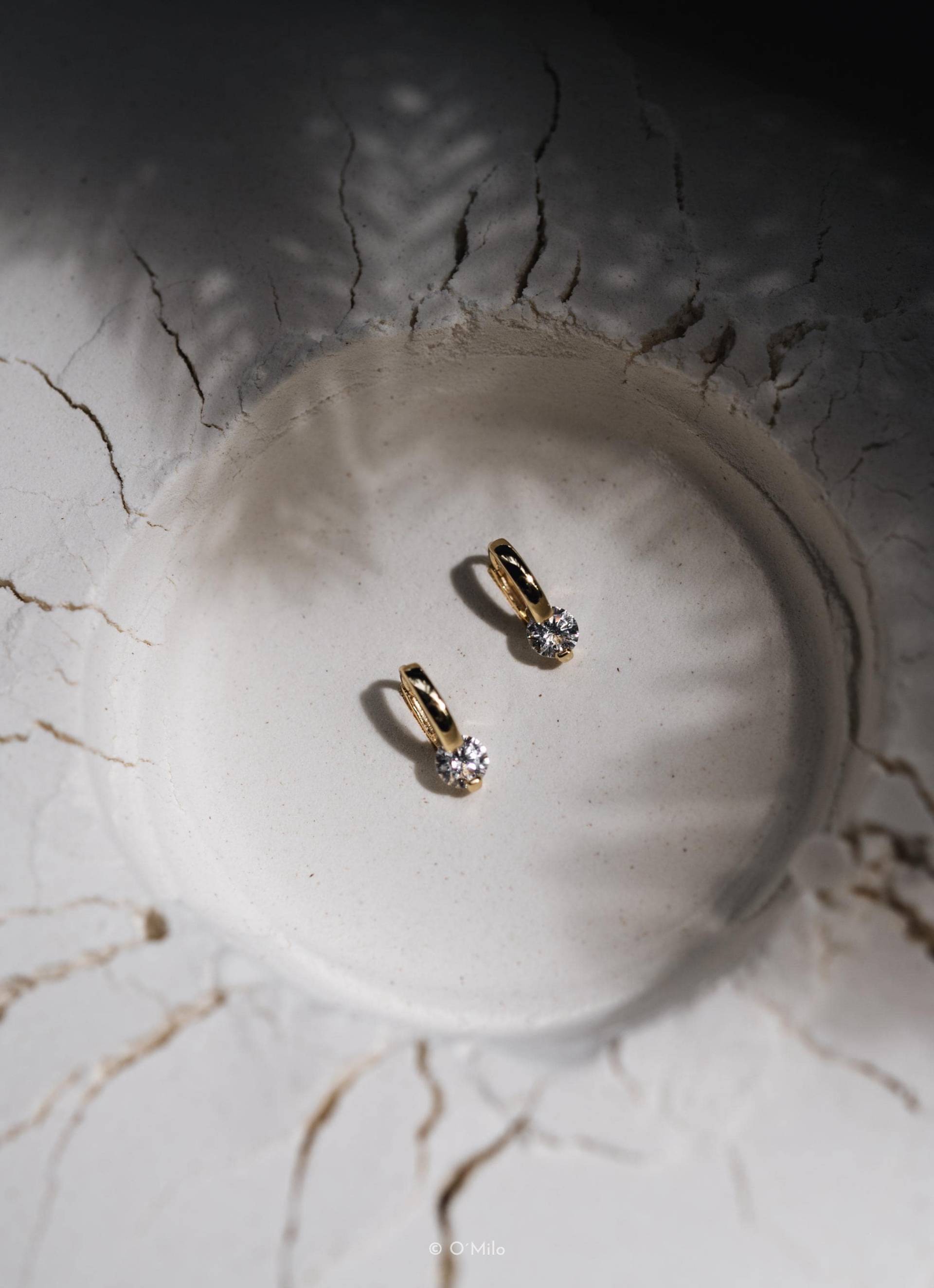 Gold Vermeil Diamant Creolen - Sterling Silber Huggies Mit Cz "Aurora" Gold Vermeil Diamant Creolen - Sterling Silber Huggies Mit Cz "Aurora" von OMiloStudio