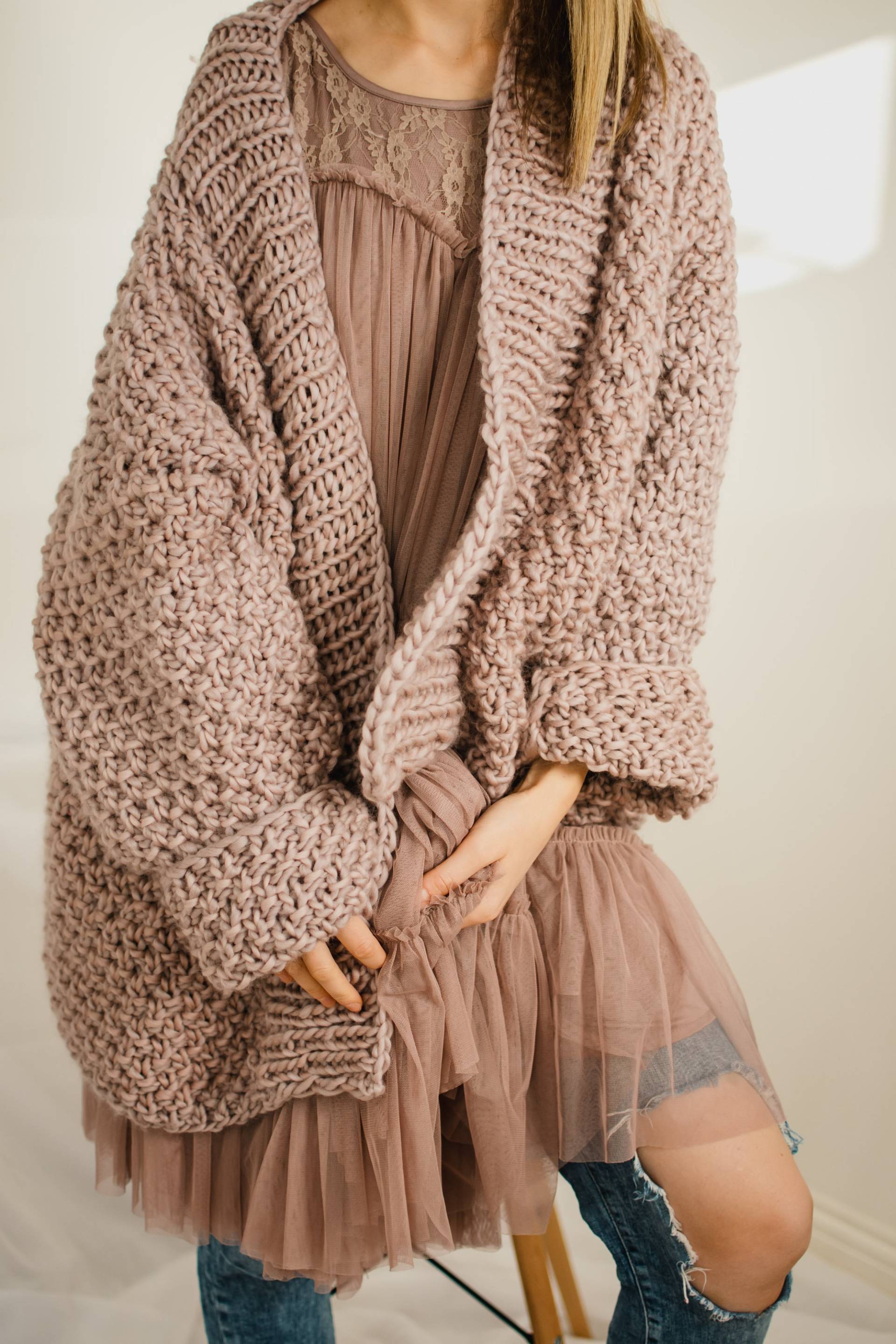 Anaise Blush Grobstrick Strickjacke Merinowolle Handarbeit Öko-Bewusst von ONAbyAgne