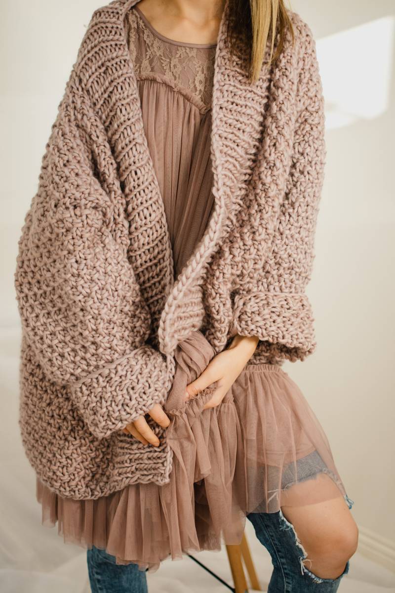 Anaise Blush Grobstrick Strickjacke Merinowolle Handarbeit Öko-Bewusst Anaise Blush Grobstrick Strickjacke Merinowolle Handarbeit Öko-Bewusst von ONAbyAgne